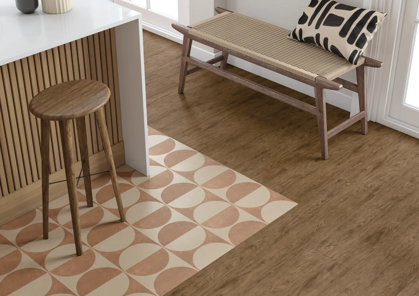 Salle de séjour au sol Amtico Designers’ Choice Lune Small, dalles Stucco Clay et Diffusion Cashew, avec bordure Bordeaux Oak
