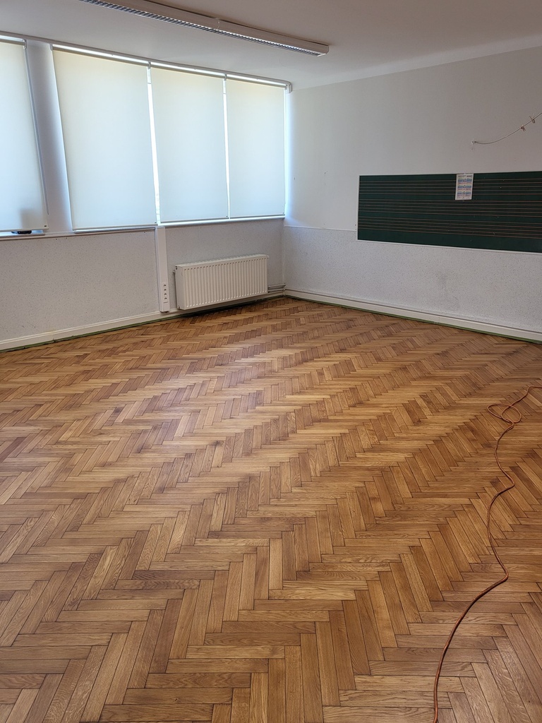 Détail des bâtons rompus après ponçage et vitrification