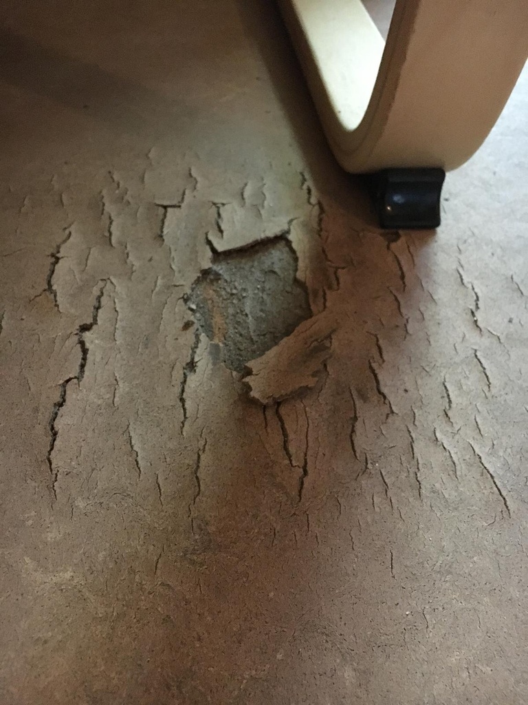 La zone réparée en cours de masticage
